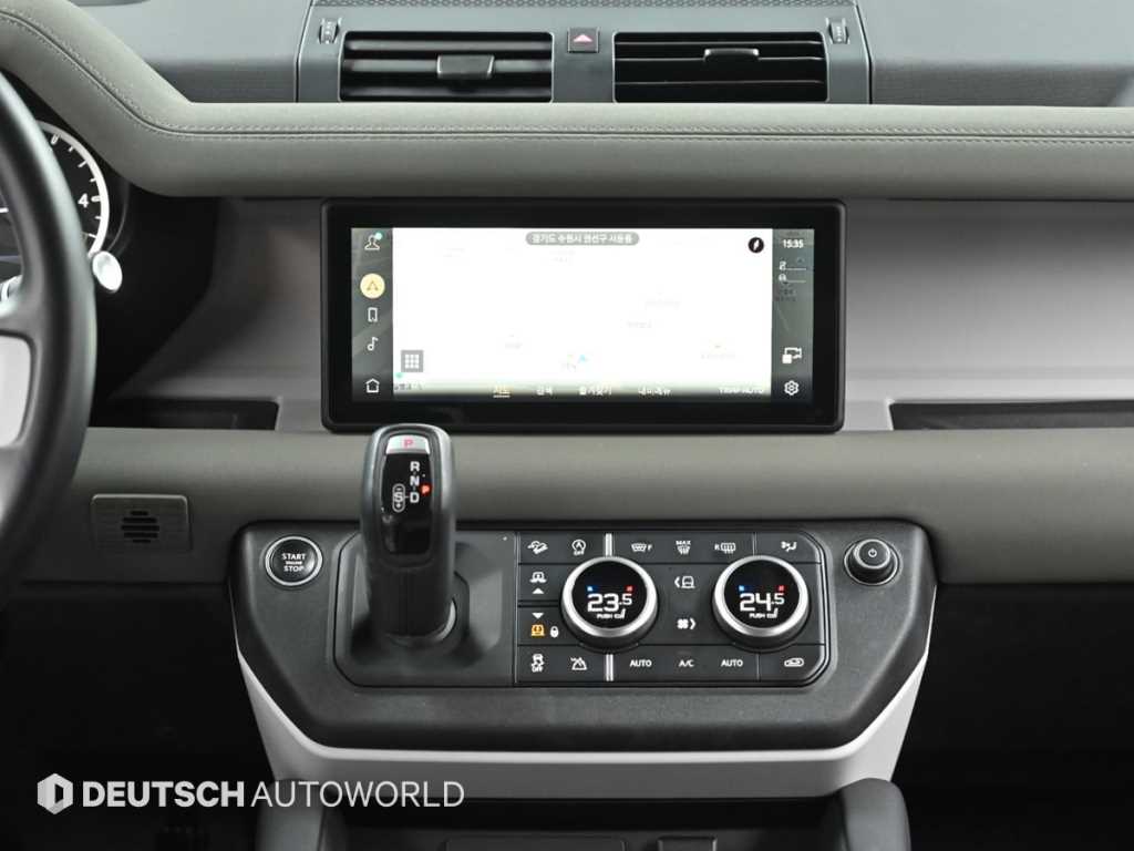 Land Rover Defender — photo 14