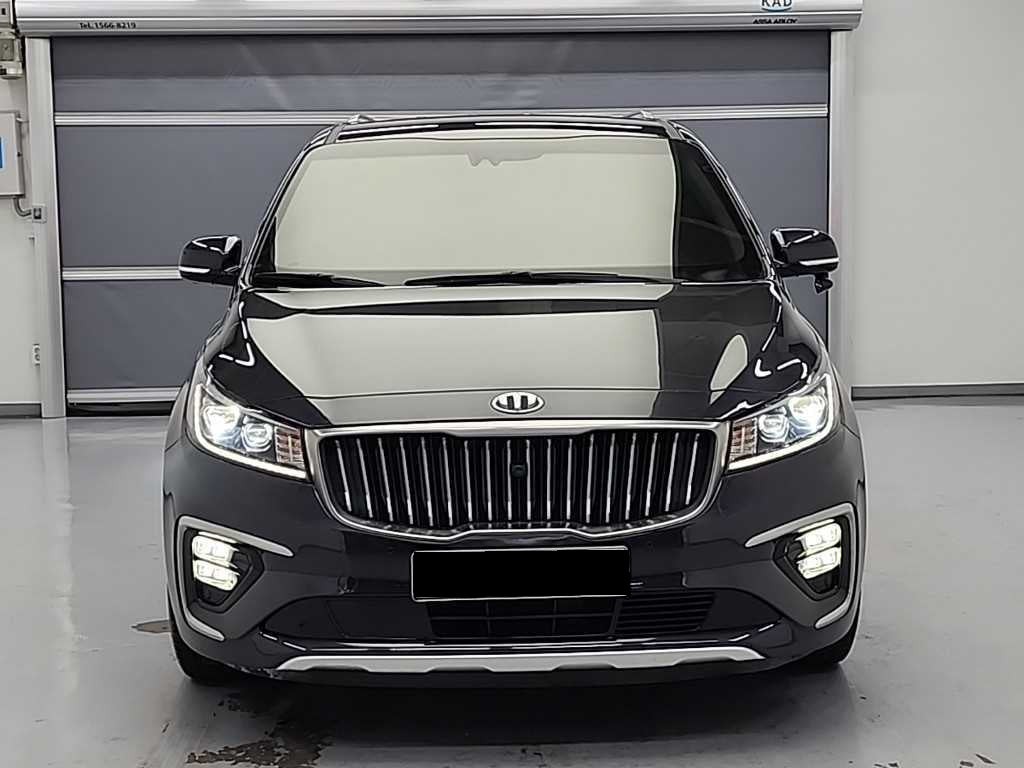 Kia Carnival — photo 01