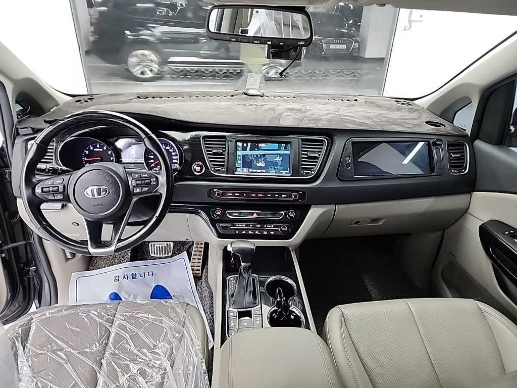 Kia Carnival — photo 07