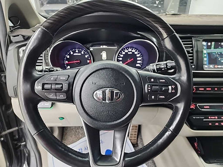 Kia Carnival — photo 09