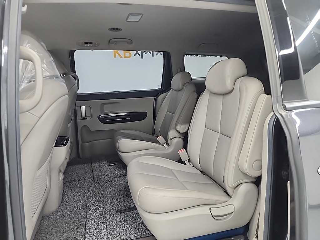 Kia Carnival — photo 12