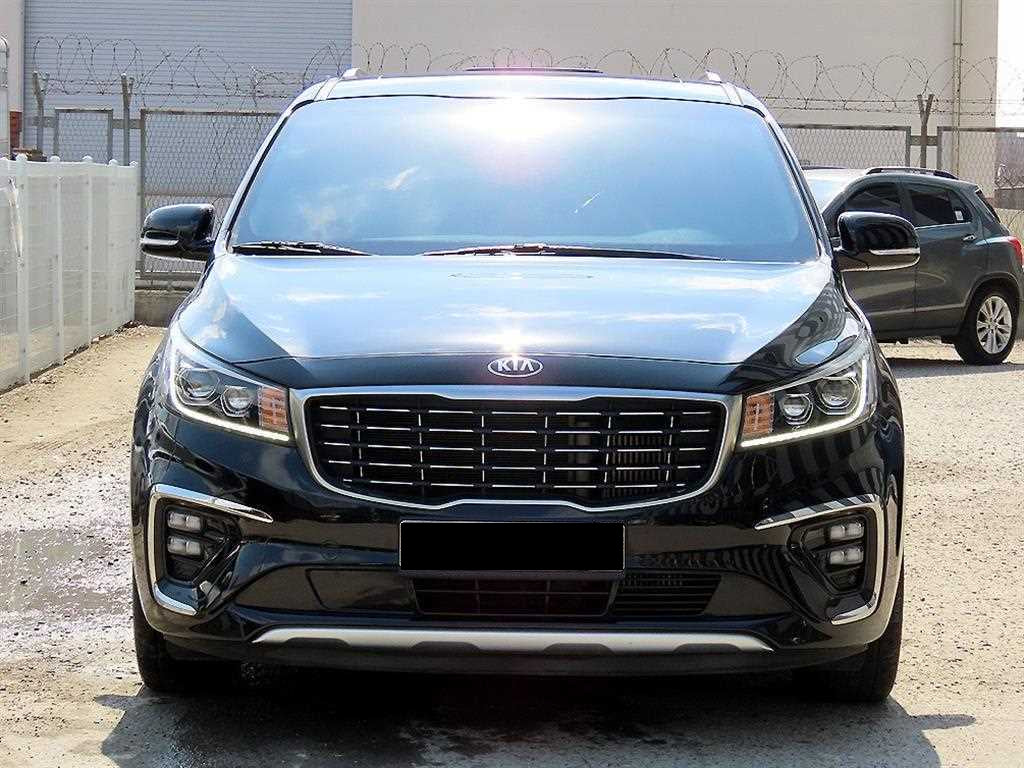 Kia Carnival — photo 01