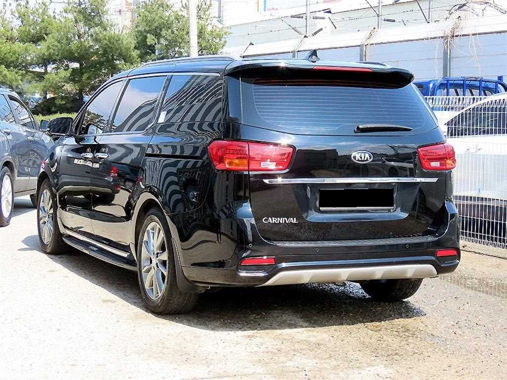 Kia Carnival — photo 03