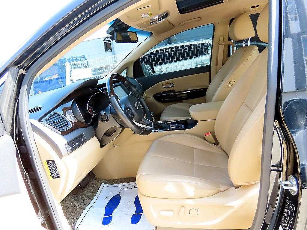 Kia Carnival — photo 05