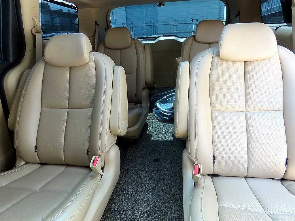 Kia Carnival — photo 07