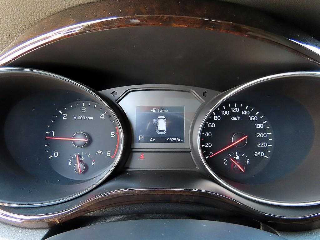 Kia Carnival — photo 10