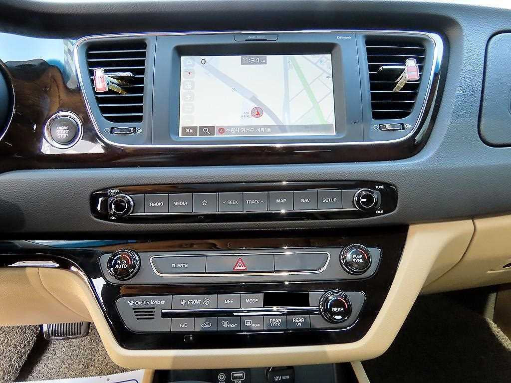Kia Carnival — photo 13