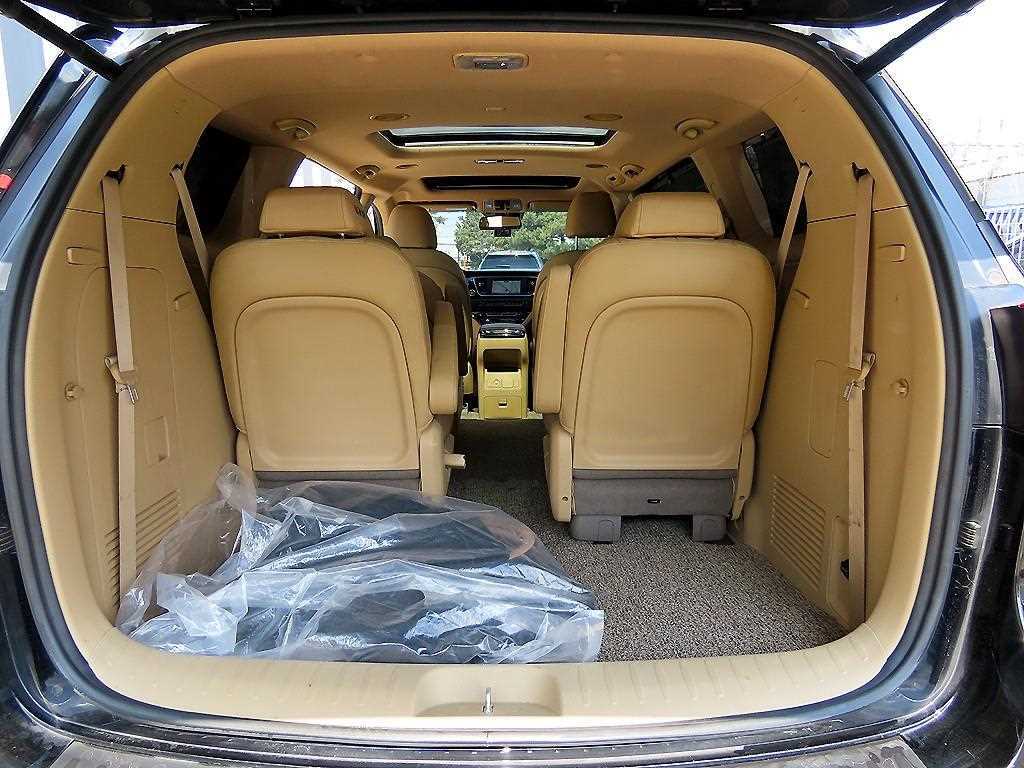 Kia Carnival — photo 17