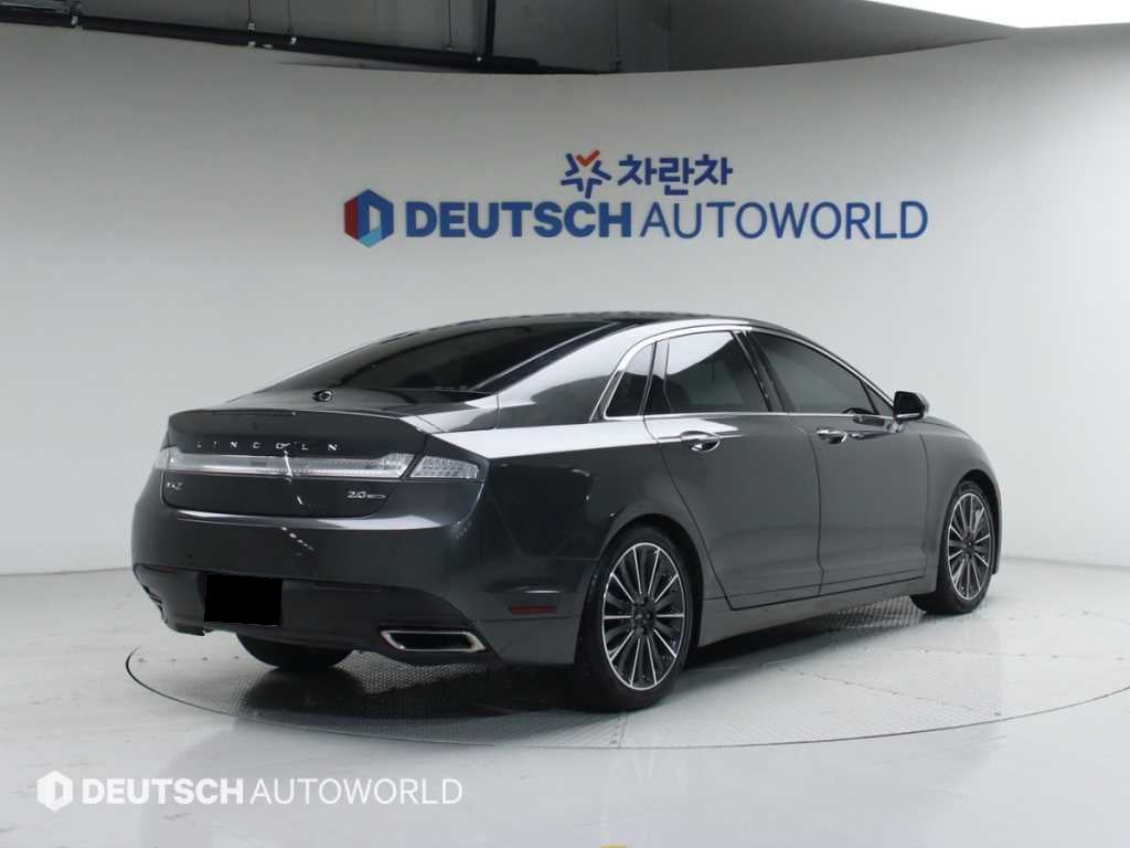 Lincoln MKZ — photo 02