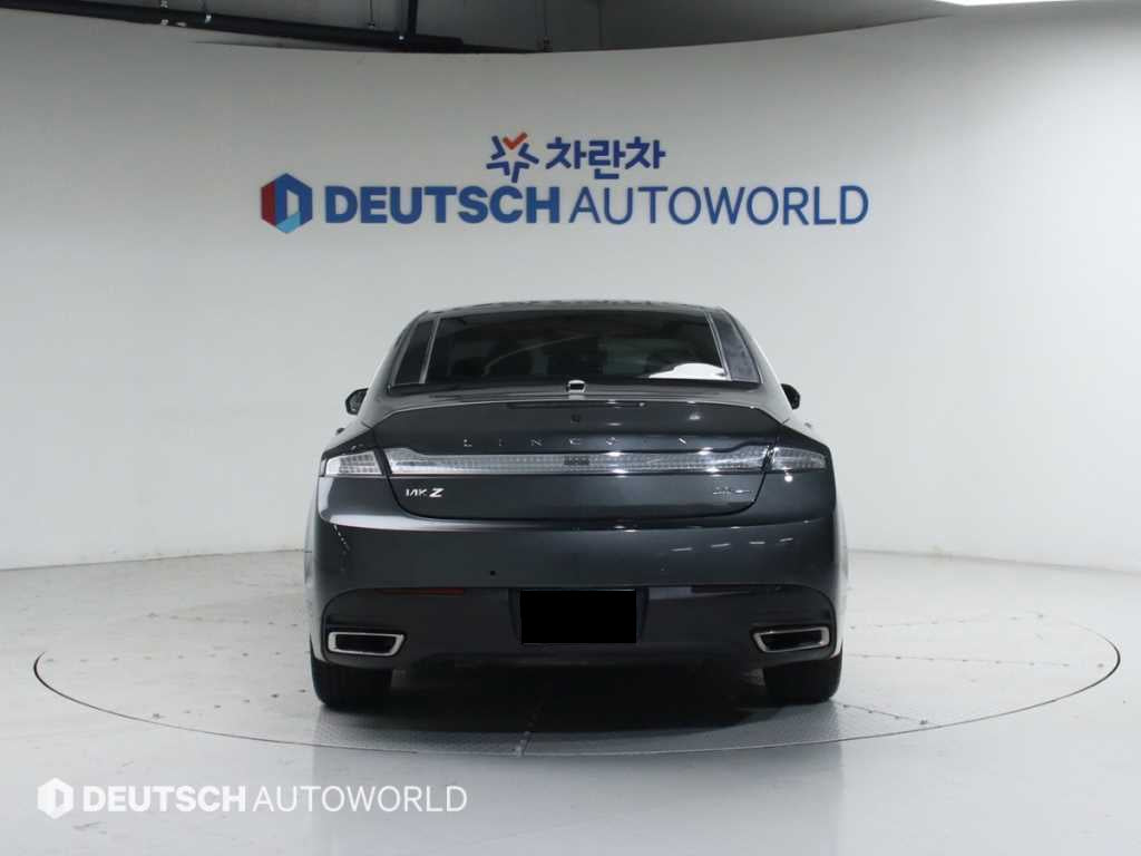 Lincoln MKZ — photo 04