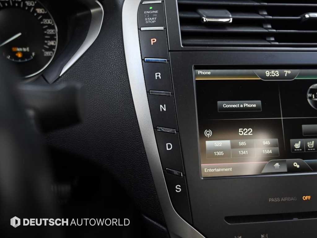 Lincoln MKZ — photo 09