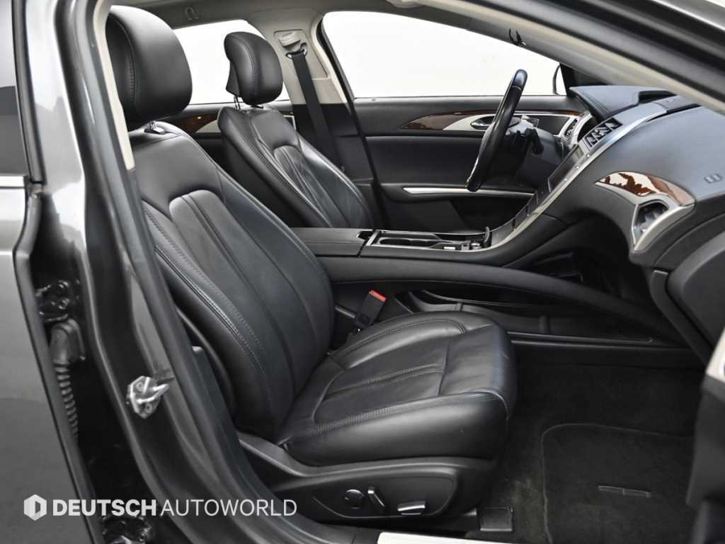 Lincoln MKZ — photo 10