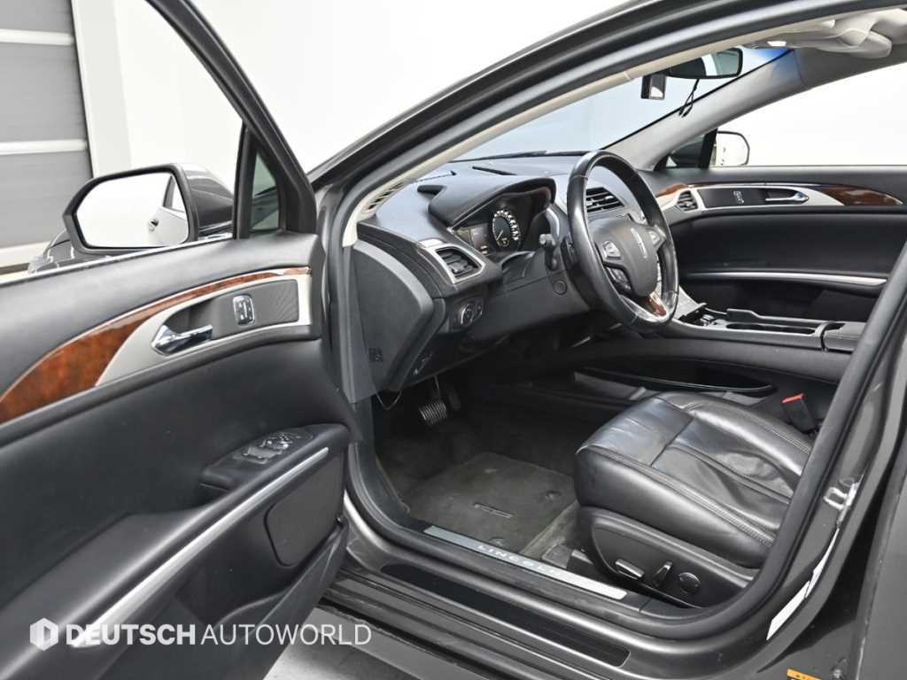 Lincoln MKZ — photo 11