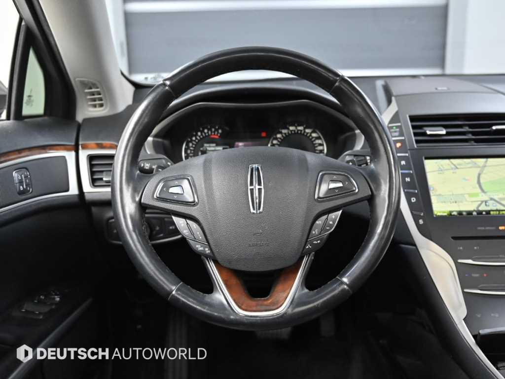 Lincoln MKZ — photo 13