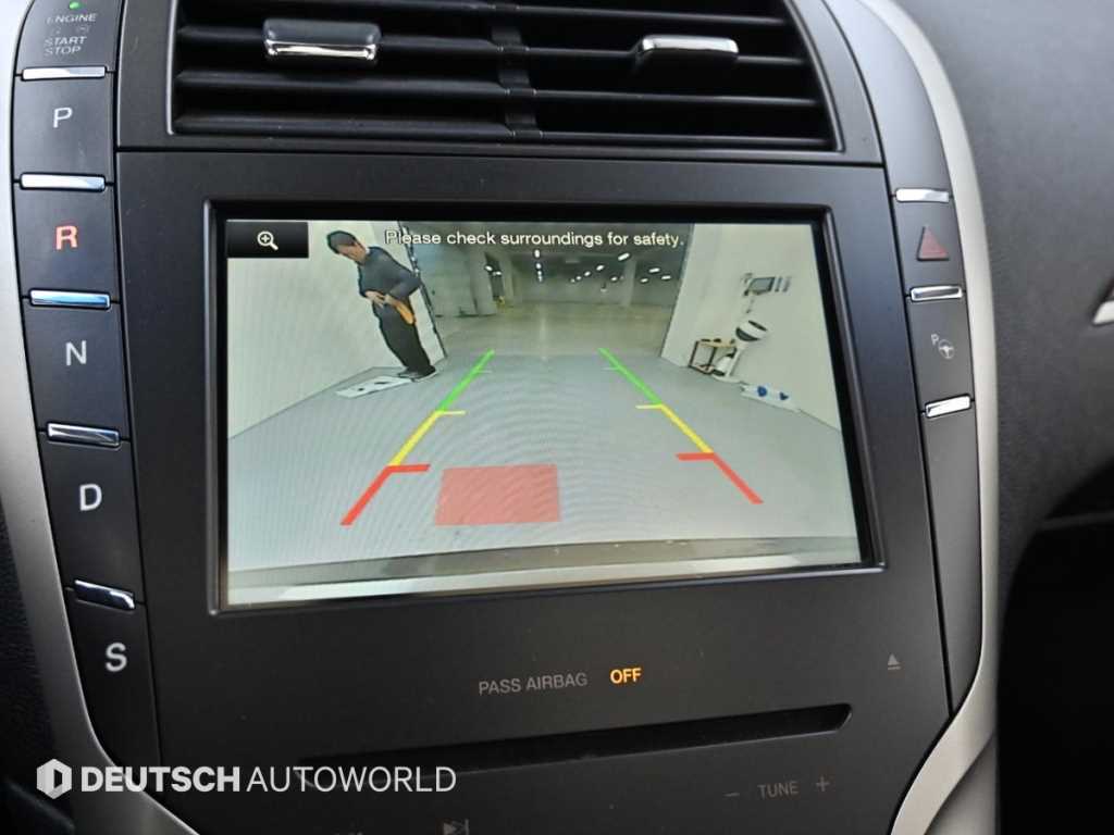 Lincoln MKZ — photo 15