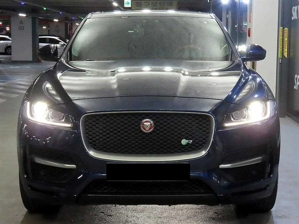 Jaguar F-PACE — photo 02
