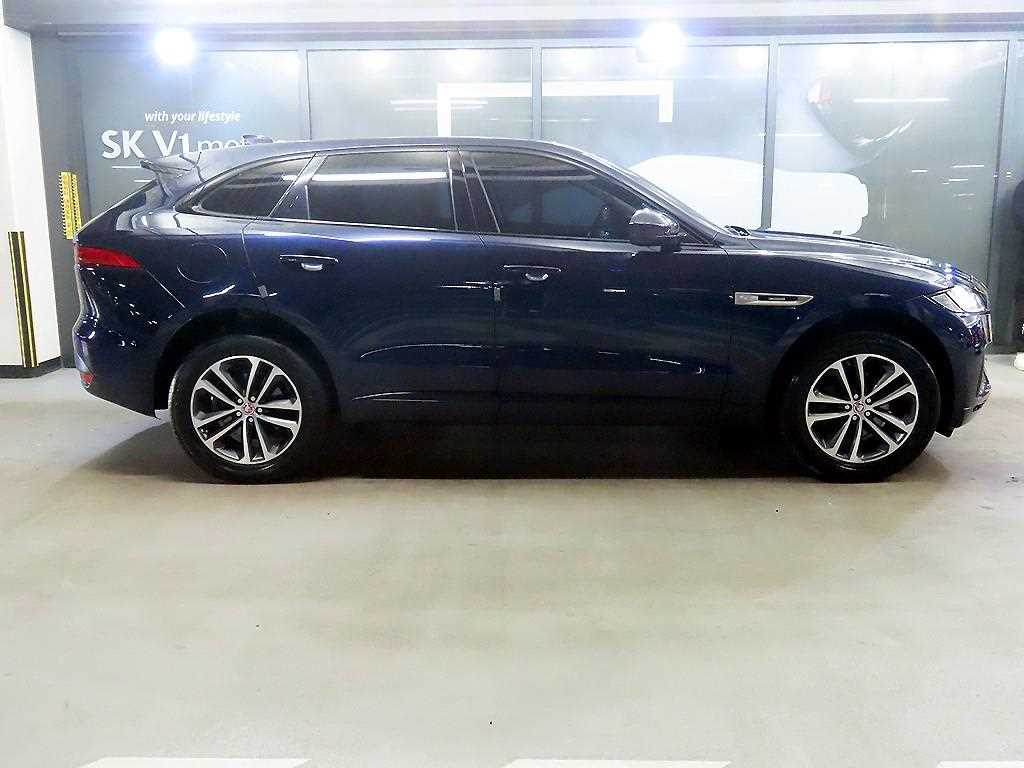 Jaguar F-PACE — photo 03