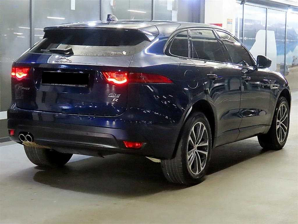 Jaguar F-PACE — photo 04