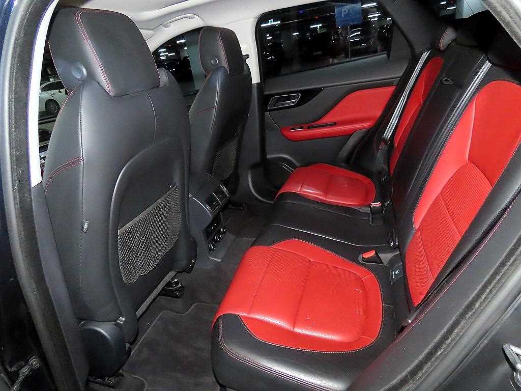 Jaguar F-PACE — photo 07