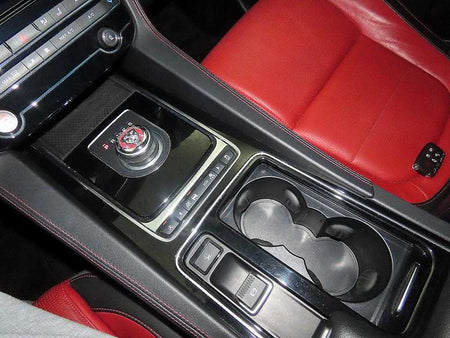 Jaguar F-PACE — photo 12