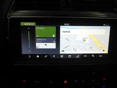 Jaguar F-PACE — photo 13