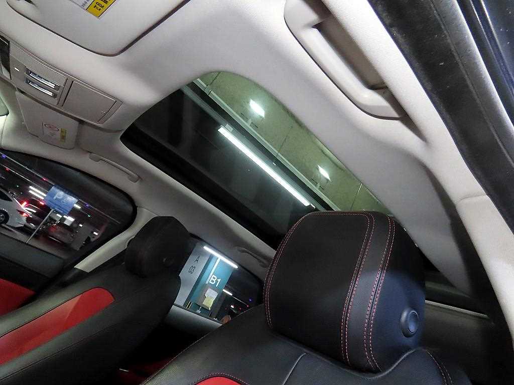 Jaguar F-PACE — photo 16