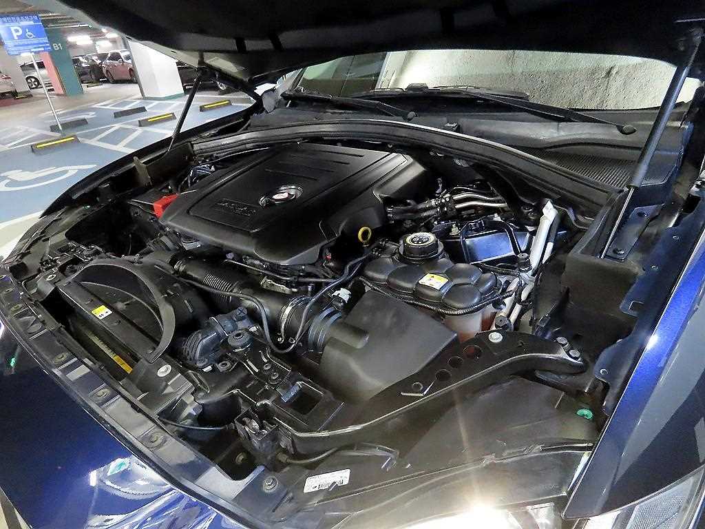 Jaguar F-PACE — photo 19