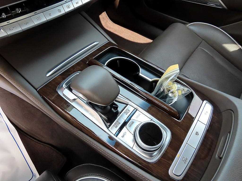 Kia K9 — photo 11