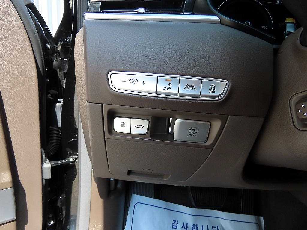 Kia K9 — photo 13