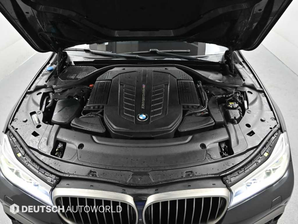 BMW 7-Series — photo 06