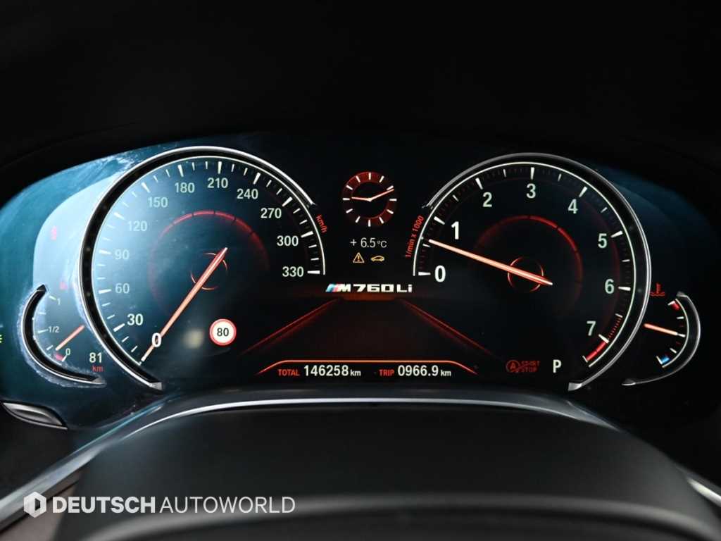 BMW 7-Series — photo 08