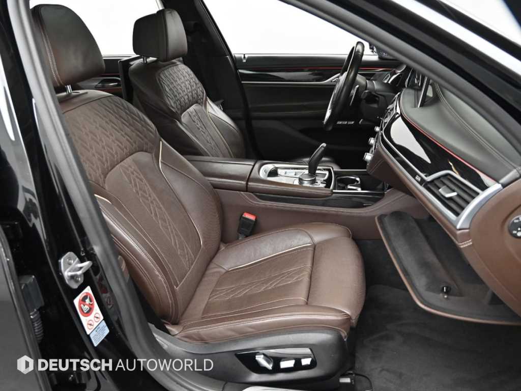 BMW 7-Series — photo 10