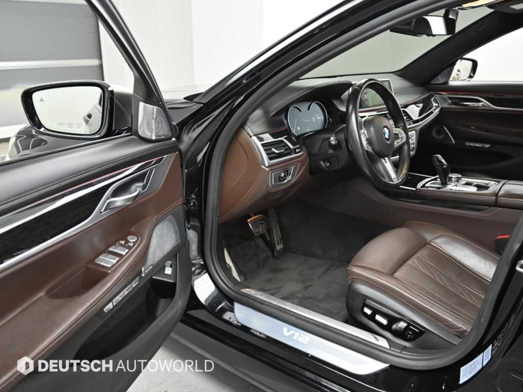 BMW 7-Series — photo 11