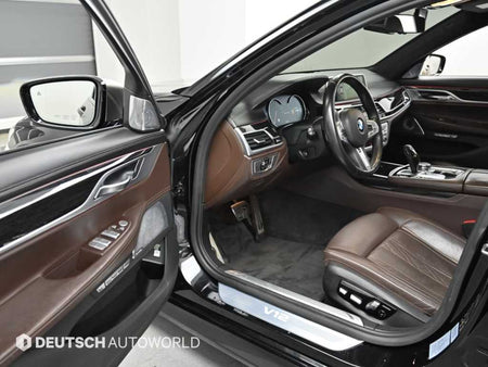 BMW 7-Series — photo 11