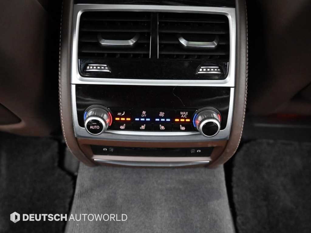 BMW 7-Series — photo 16