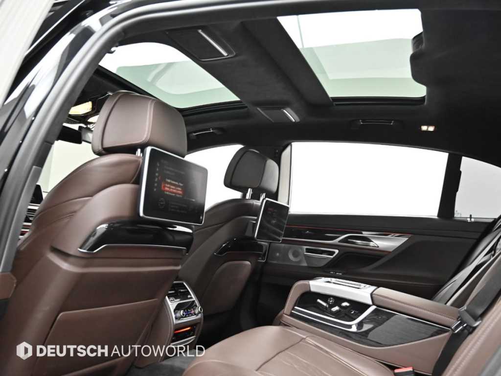 BMW 7-Series — photo 18