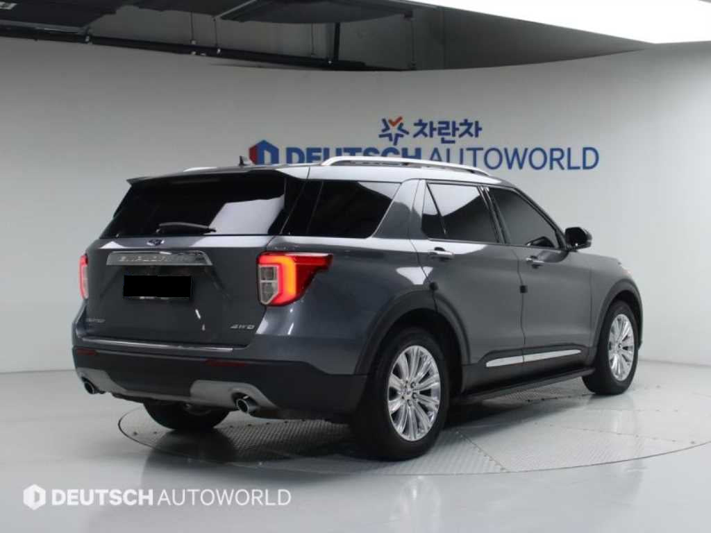 Ford Explorer — photo 02