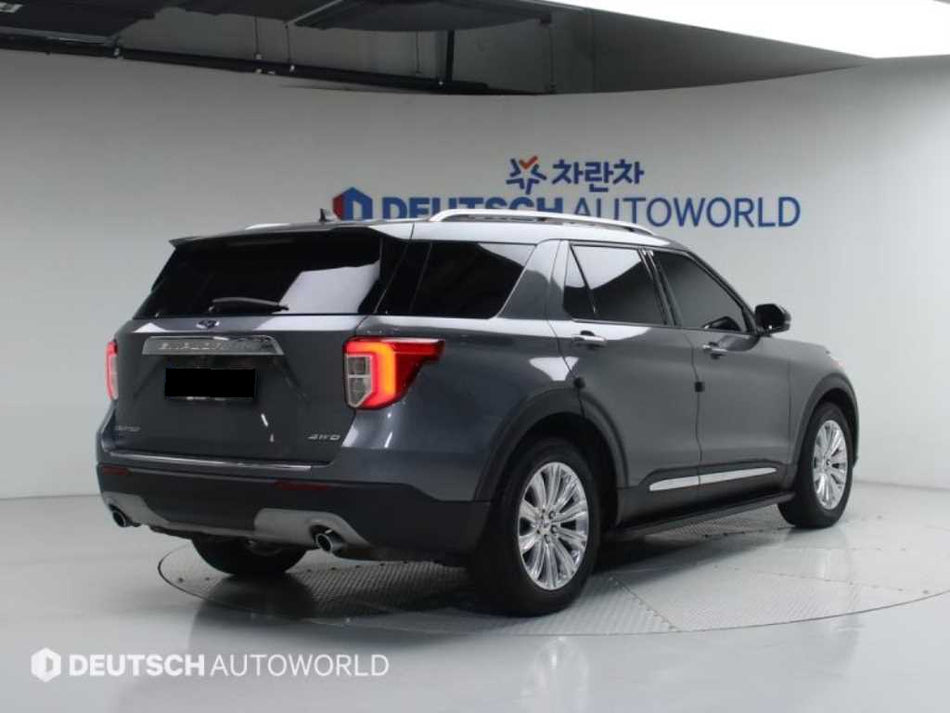 Ford Explorer — photo 02