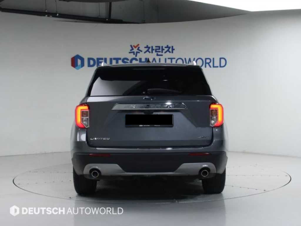 Ford Explorer — photo 04