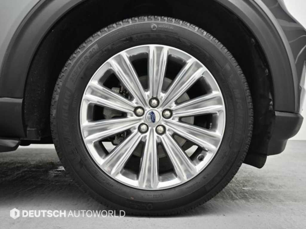 Ford Explorer — photo 05