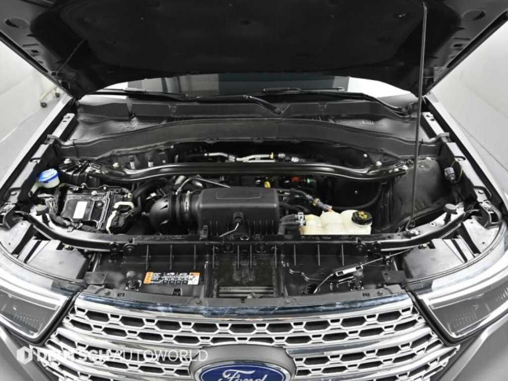 Ford Explorer — photo 06