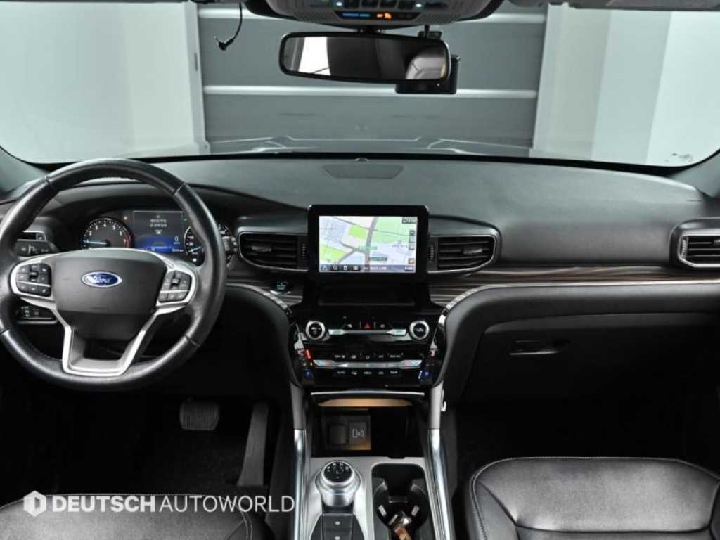 Ford Explorer — photo 07