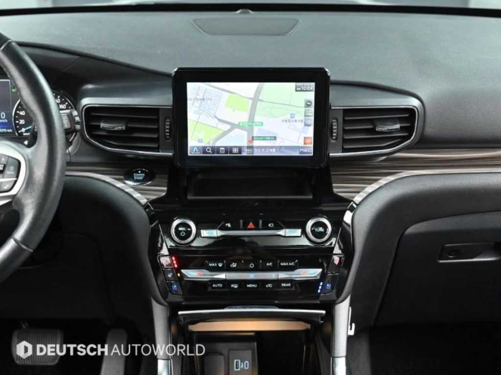 Ford Explorer — photo 14