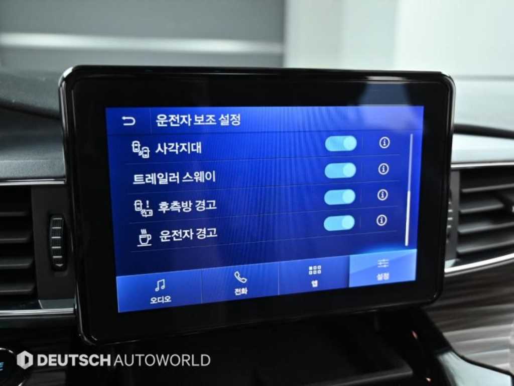 Ford Explorer — photo 17