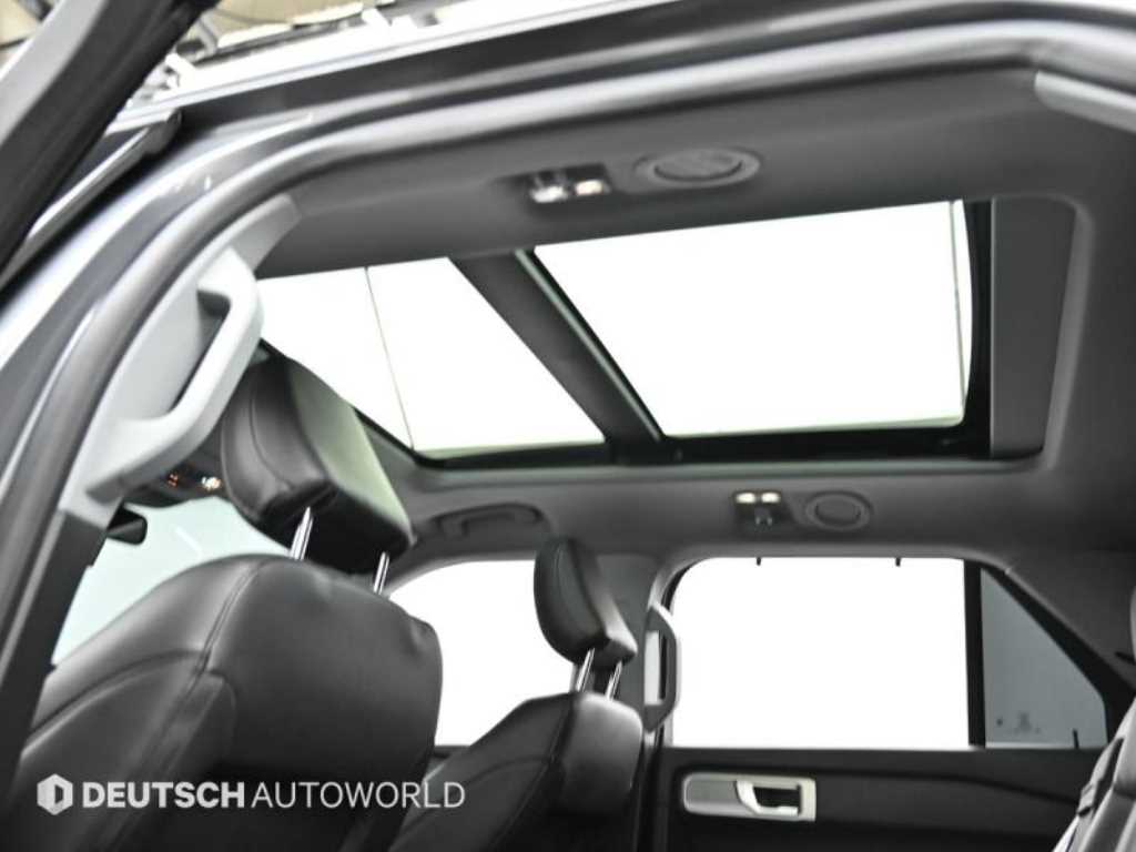 Ford Explorer — photo 18
