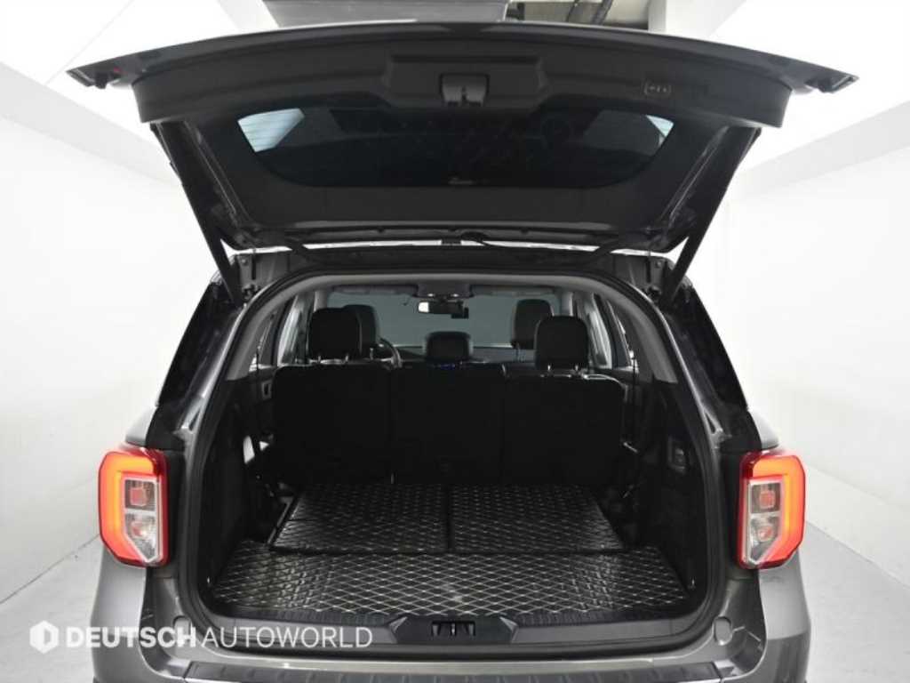 Ford Explorer — photo 19