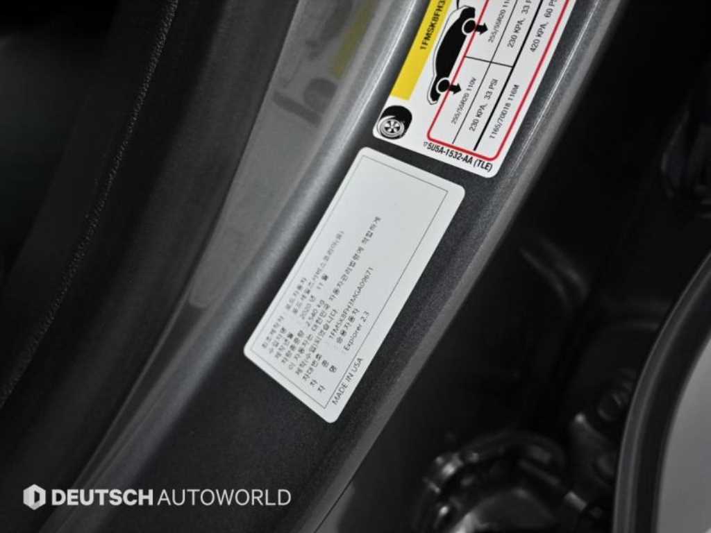 Ford Explorer — photo 20