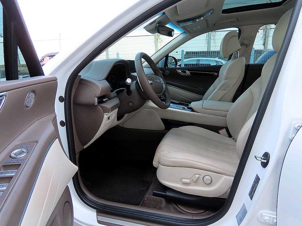 Genesis GV80 — photo 05