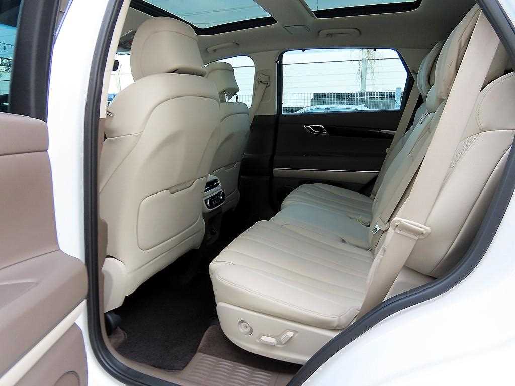 Genesis GV80 — photo 06