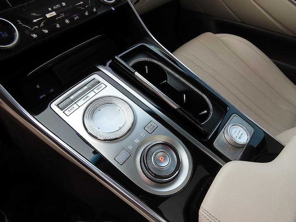 Genesis GV80 — photo 11